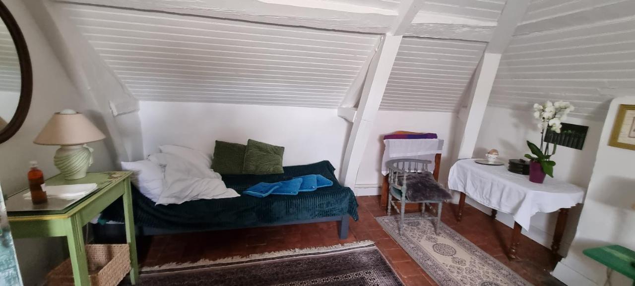 Chambre D'Hotes Les Jardins De Marie, Sci Charles III Bernay  Exteriér fotografie